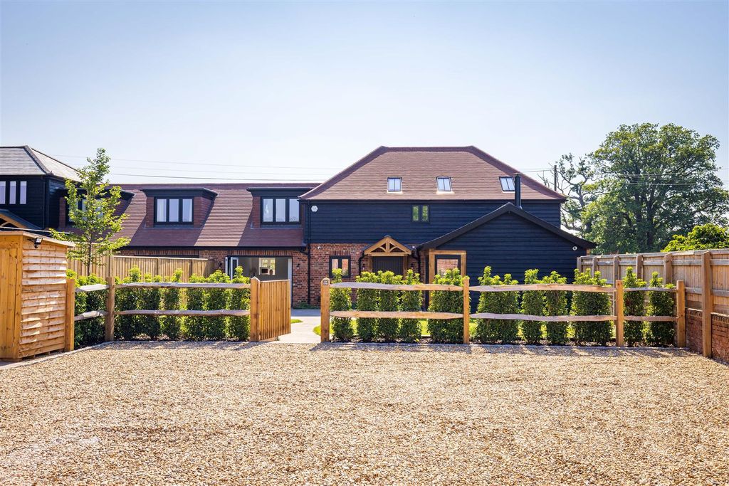 Property photo 1 of 19 Stable Cottage
