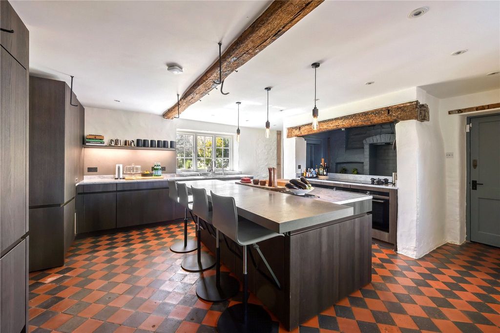 Property photo 3 of 32 Kitchen