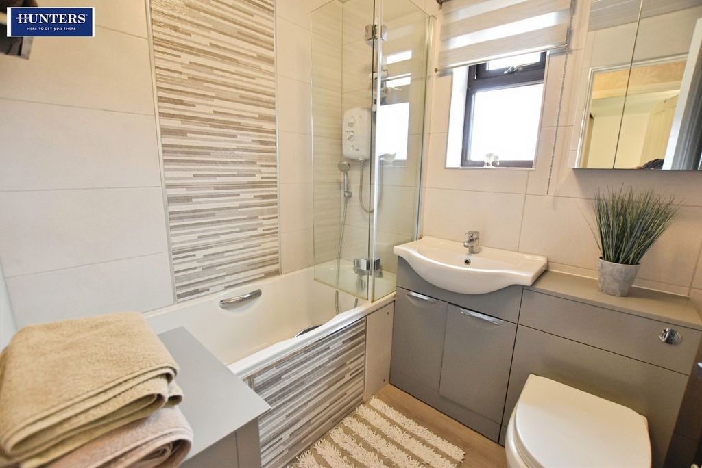 Property photo 1 of 21 Bathroom