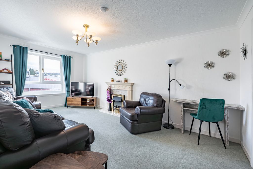 Property photo 2 of 32