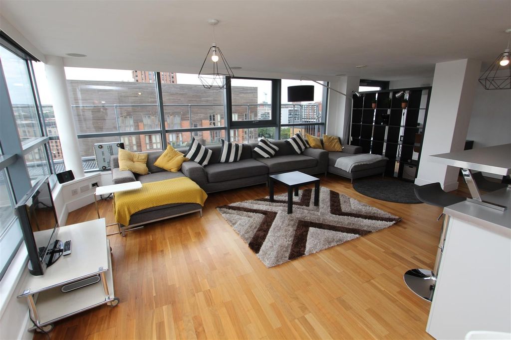 Property photo 3 of 9 Bright, Modern Open-Plan Living Area With Sofa...