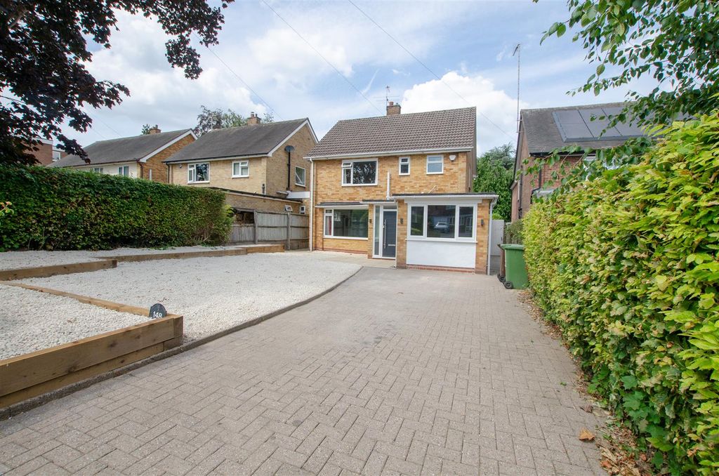 Property photo 1 of 13 88 Longdon - Front2.Jpg