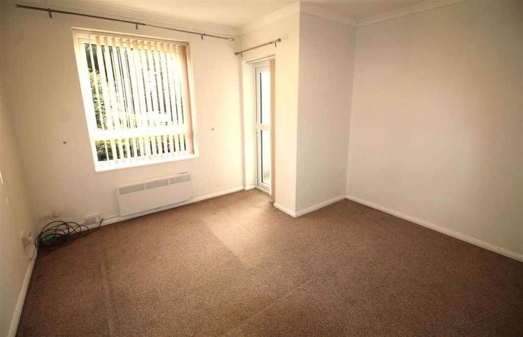 Property photo 2 of 6 Bed Pic.Jpg