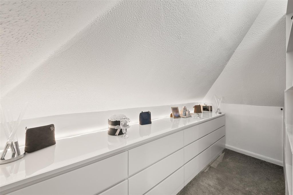 Additional image 9 of 4 bed detached bungalow for salePole Hill Road, Hayes UB4