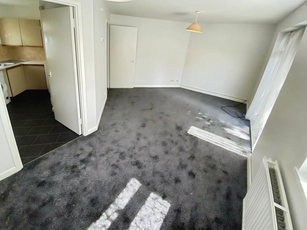 Property photo 2 of 4 Living Room