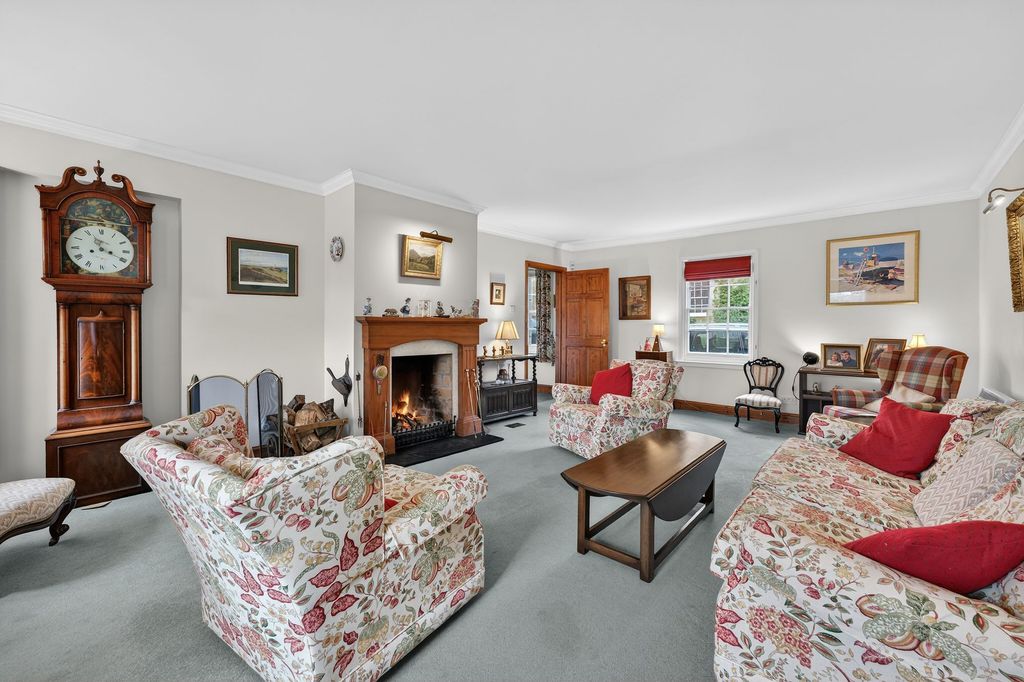 Property photo 3 of 33