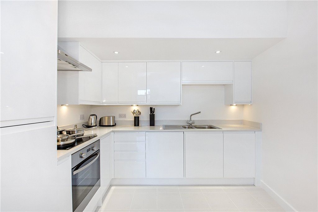 Property photo 3 of 7 Kitchen