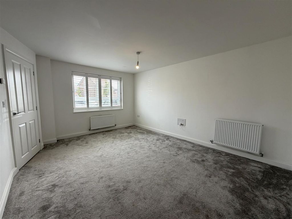 Property photo 2 of 17 Living Room