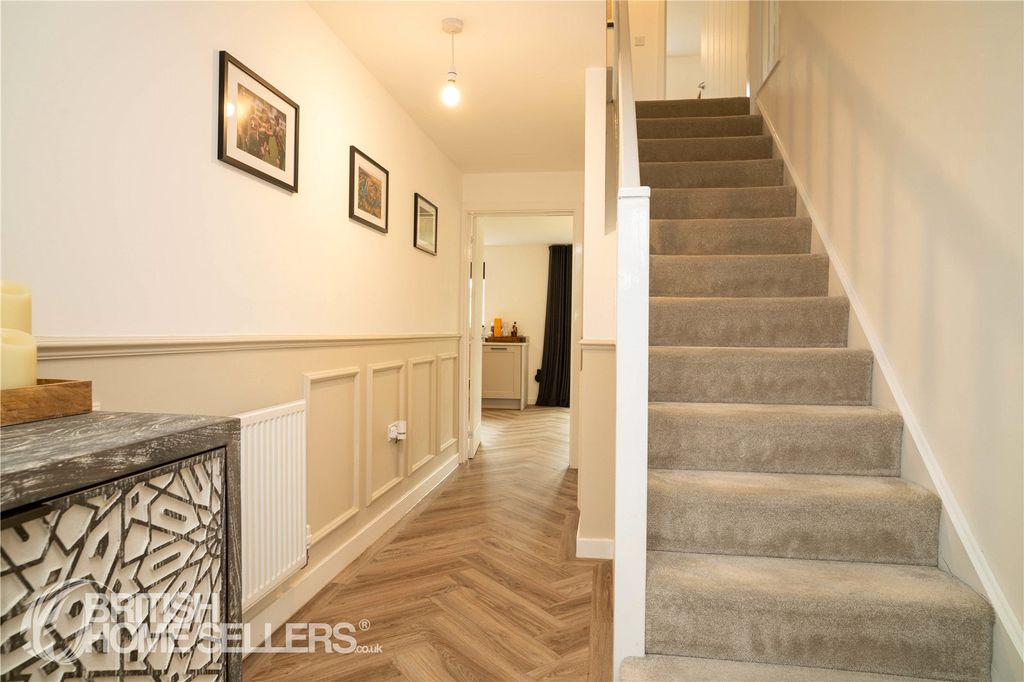 Property photo 2 of 27 Picture No. 30