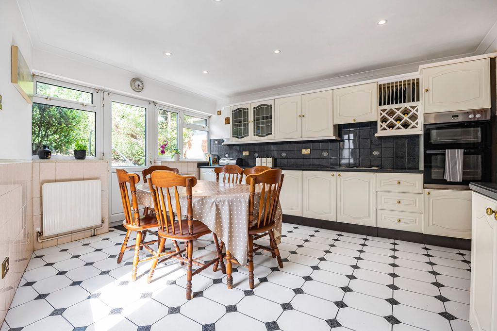 Property photo 3 of 18