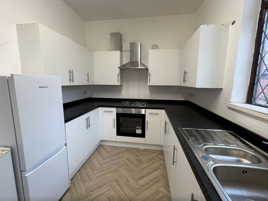 Property photo 1 of 7 Kitchen