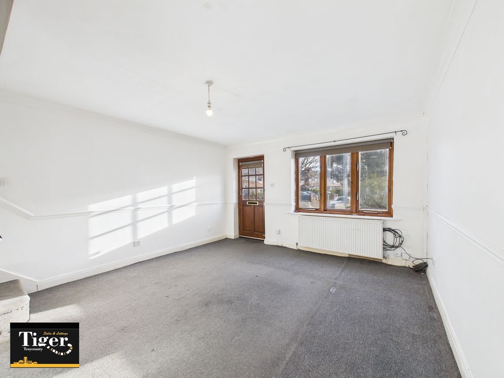 Property photo 3 of 10 Cam03440G0-Pr0492-Still004