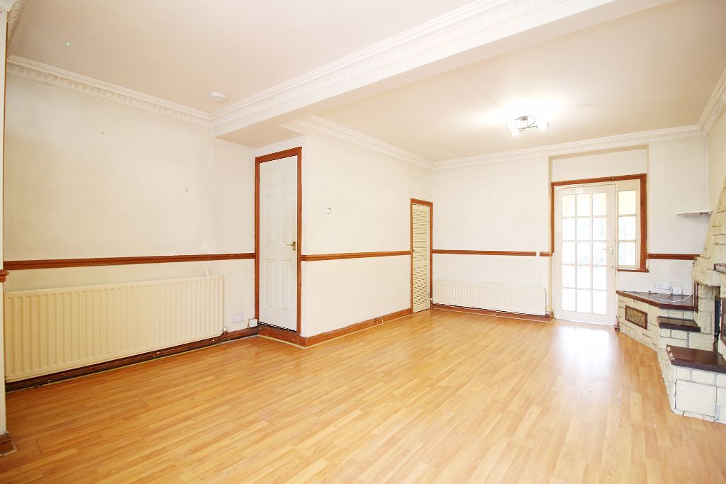 Property photo 3 of 14 Lounge