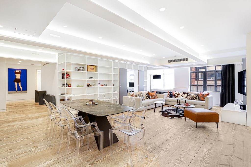 Property photo 1 of 10 34 The Regent Lof...
