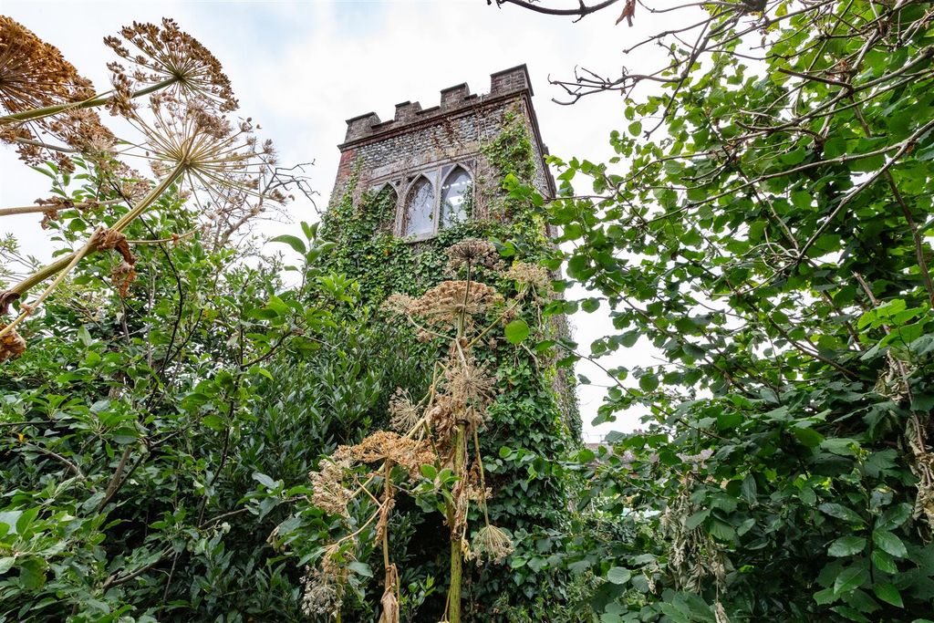 Property photo 3 of 16 Folly