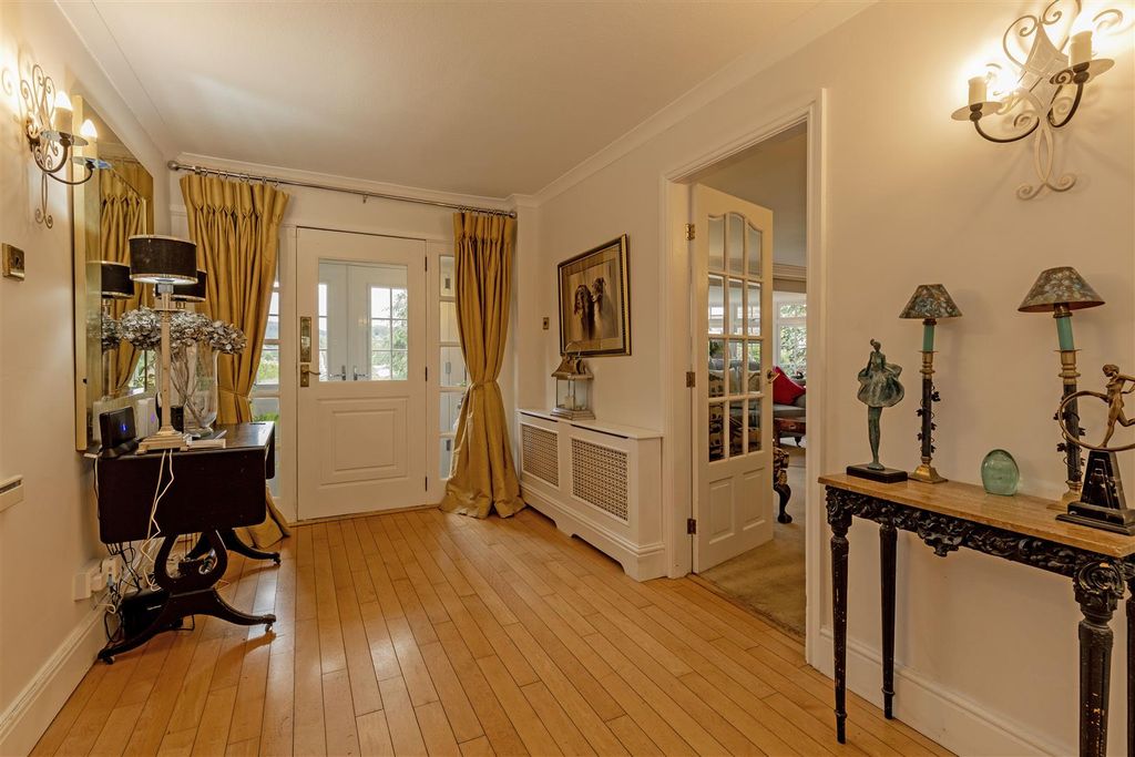 Property photo 2 of 25 Entrance Hall-1.Jpg