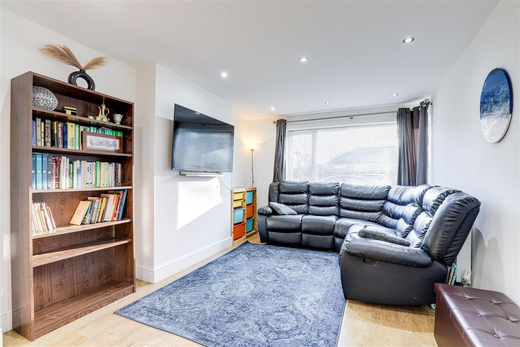 Property photo 2 of 18 Img_8103-Img_8107.Jpg