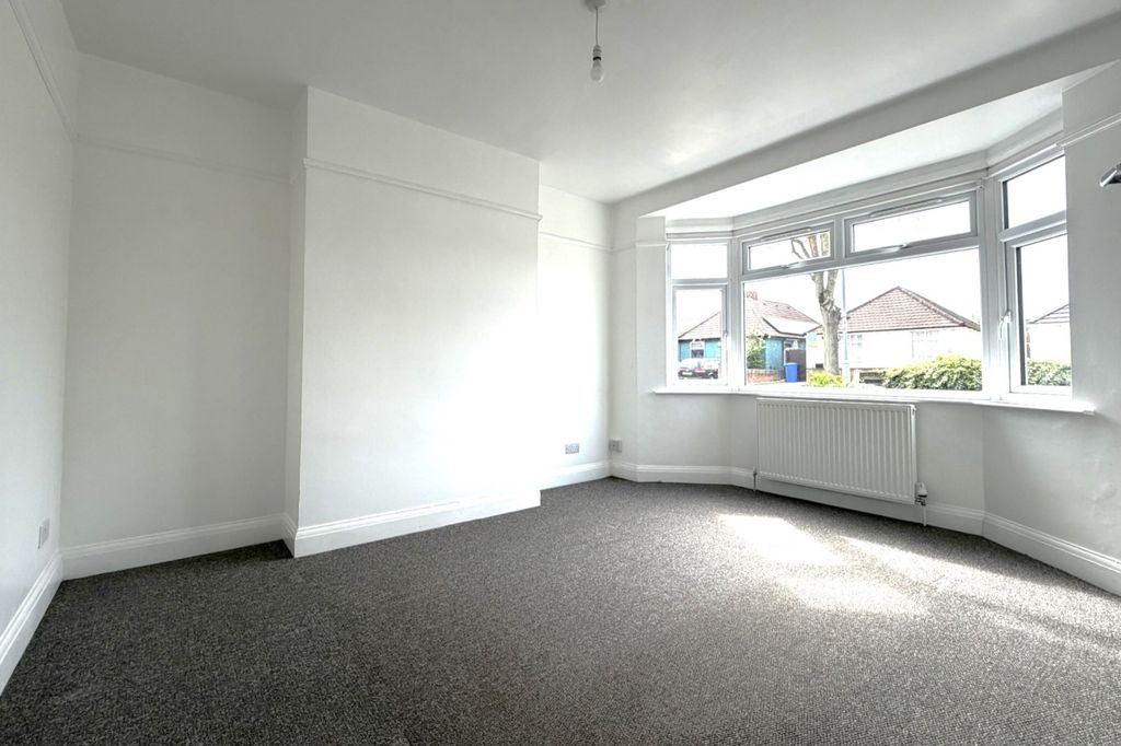 Property photo 3 of 17 Gallery