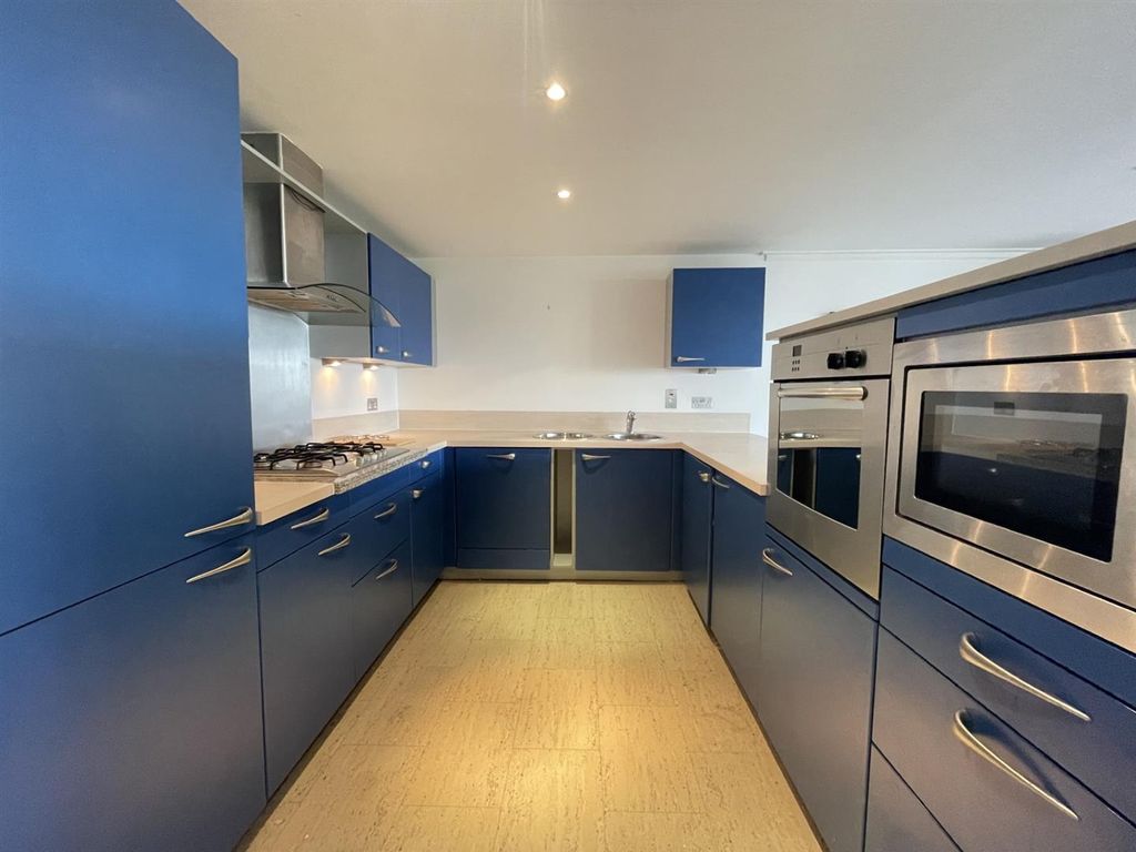 Property photo 3 of 20 8Bfe91Fd-4Bd2-48B2-8377-F39d6Aed52c9.Jpg