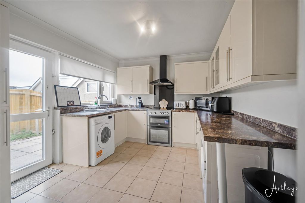Property photo 2 of 20 Kitchen