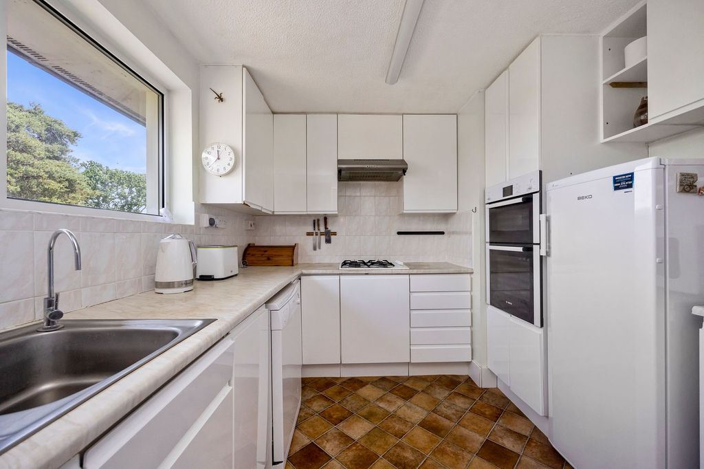 Property photo 2 of 25