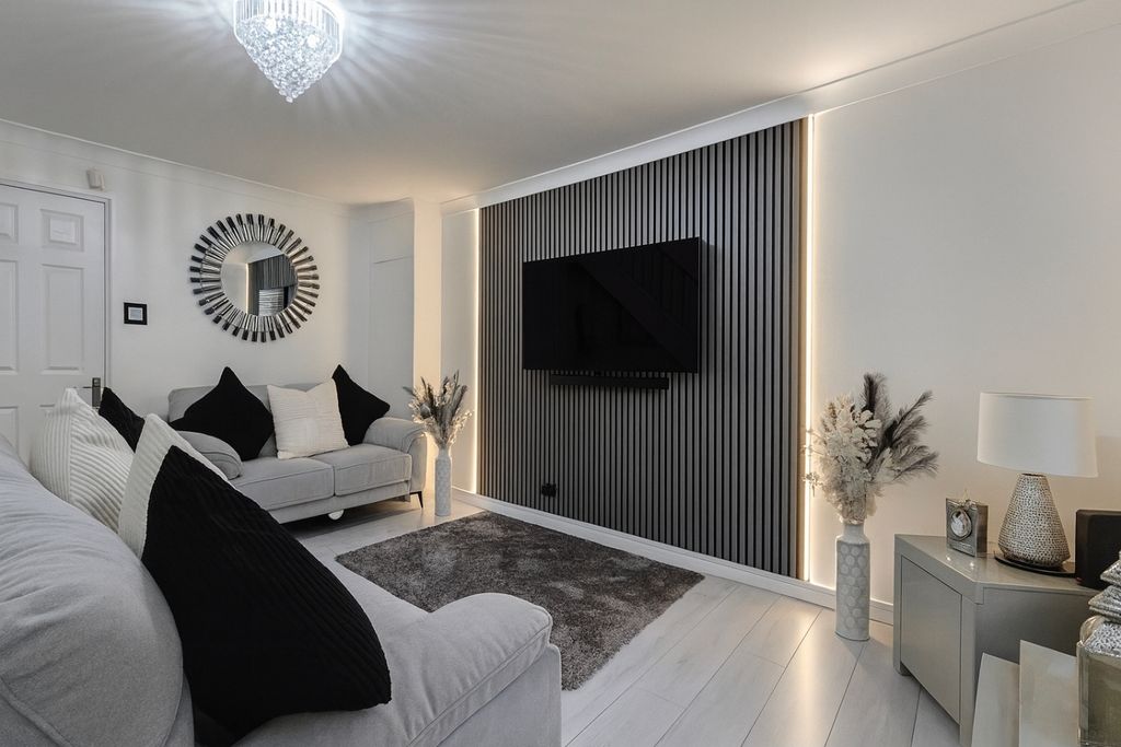 Property photo 2 of 14 Lounge