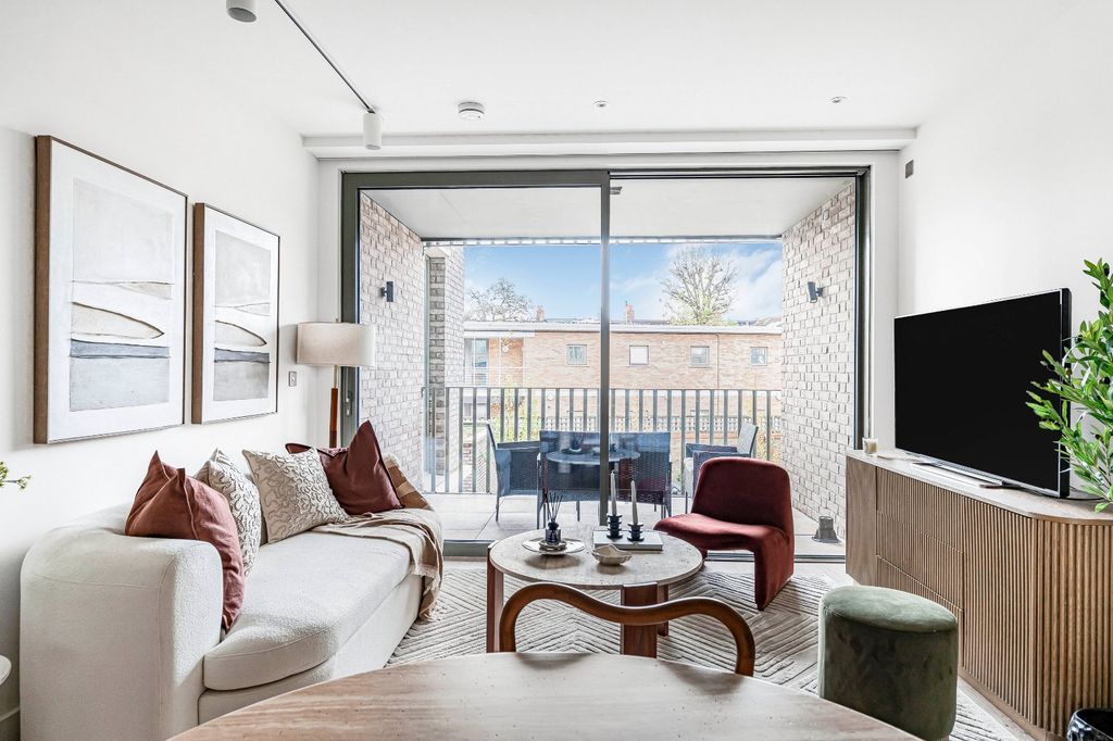 Property photo 3 of 23