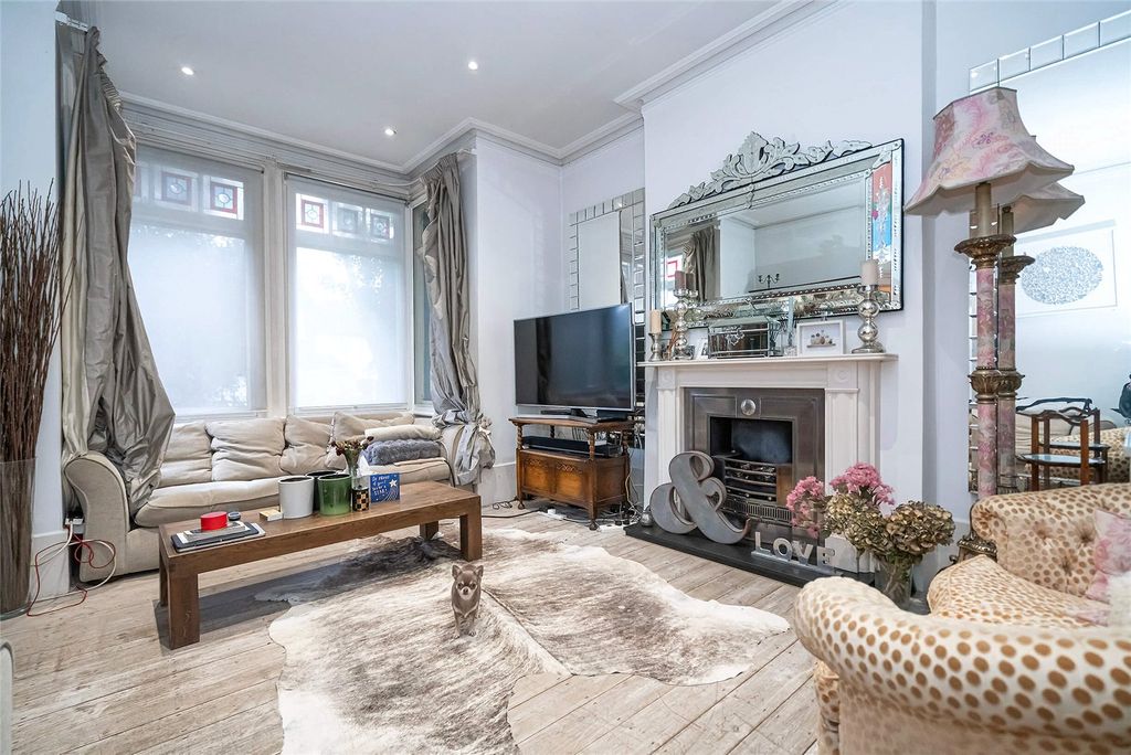 Property photo 3 of 17 Front Reception A