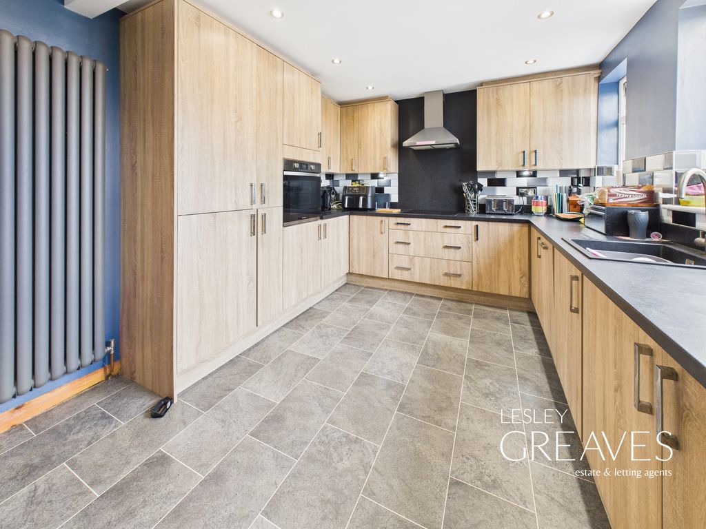 Property photo 3 of 17 Kitchen