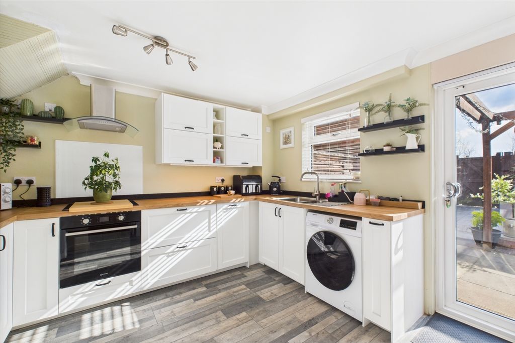 Property photo 3 of 13 Kitchen