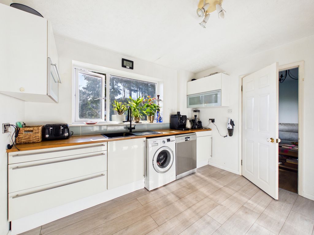 Property photo 3 of 14 Cam01984G0-Pr0574-Still005