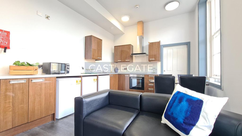 Property photo 3 of 10 Floor 2, Flat 1, Merchants Hall, 18-20 St George Square, Huddersfield, HD1 1Jf (8)