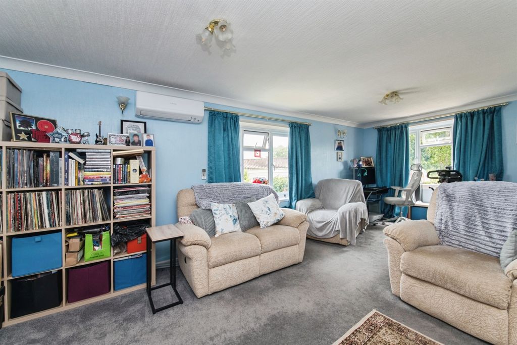Property photo 3 of 17