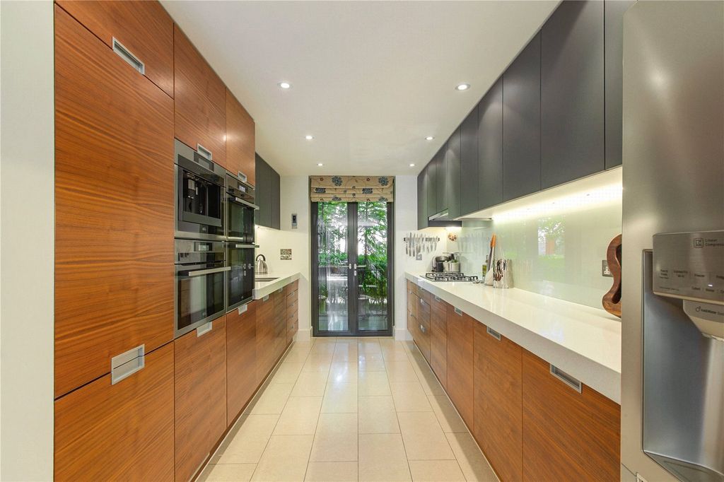 Property photo 2 of 17 Kitchen