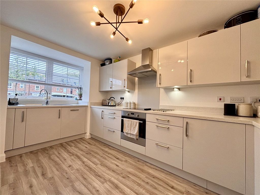 Property photo 2 of 18 Picture No. 11