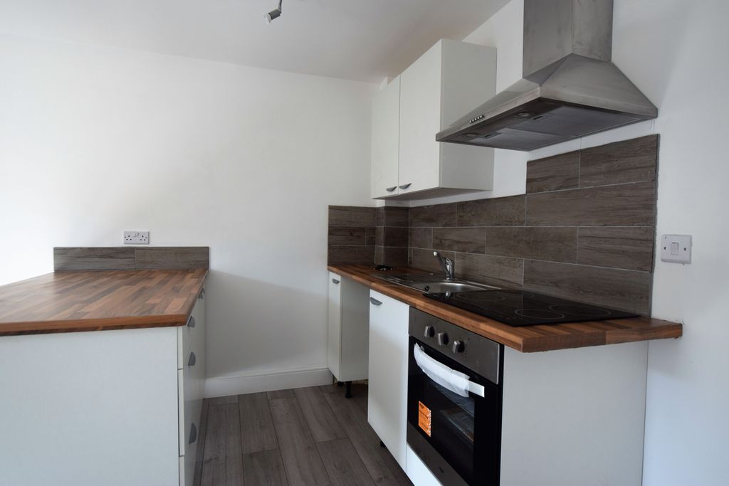 Property photo 1 of 9 Photo 02