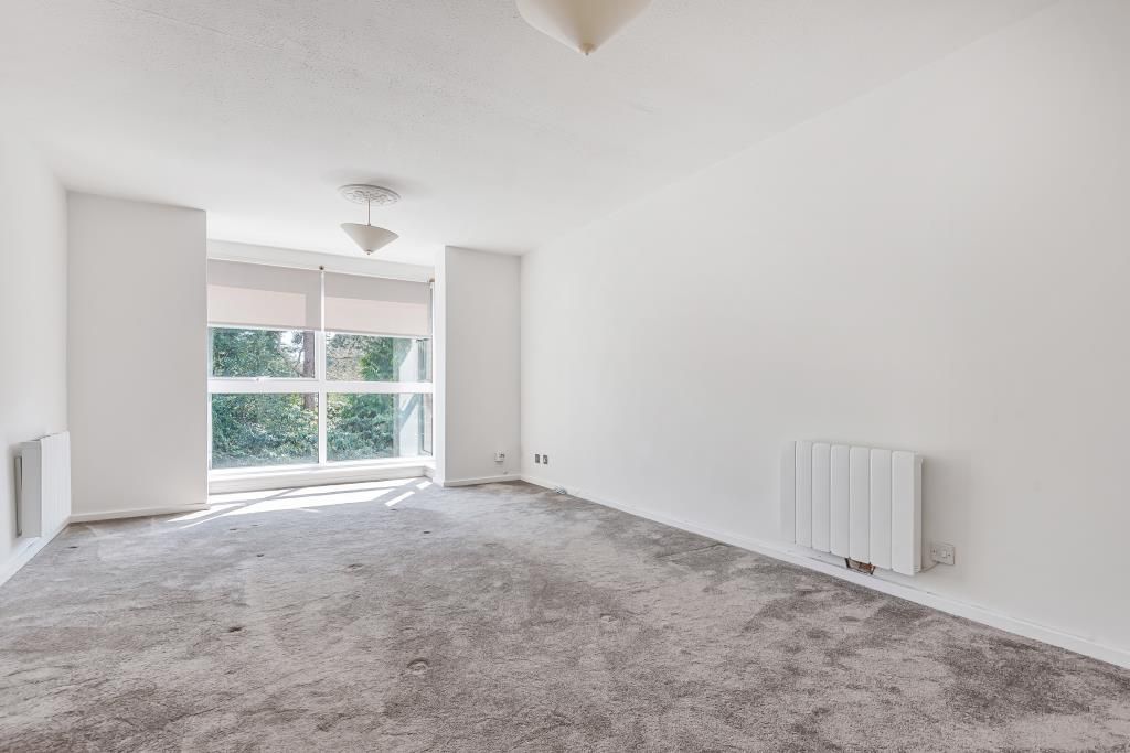 Property photo 3 of 11 Living Room