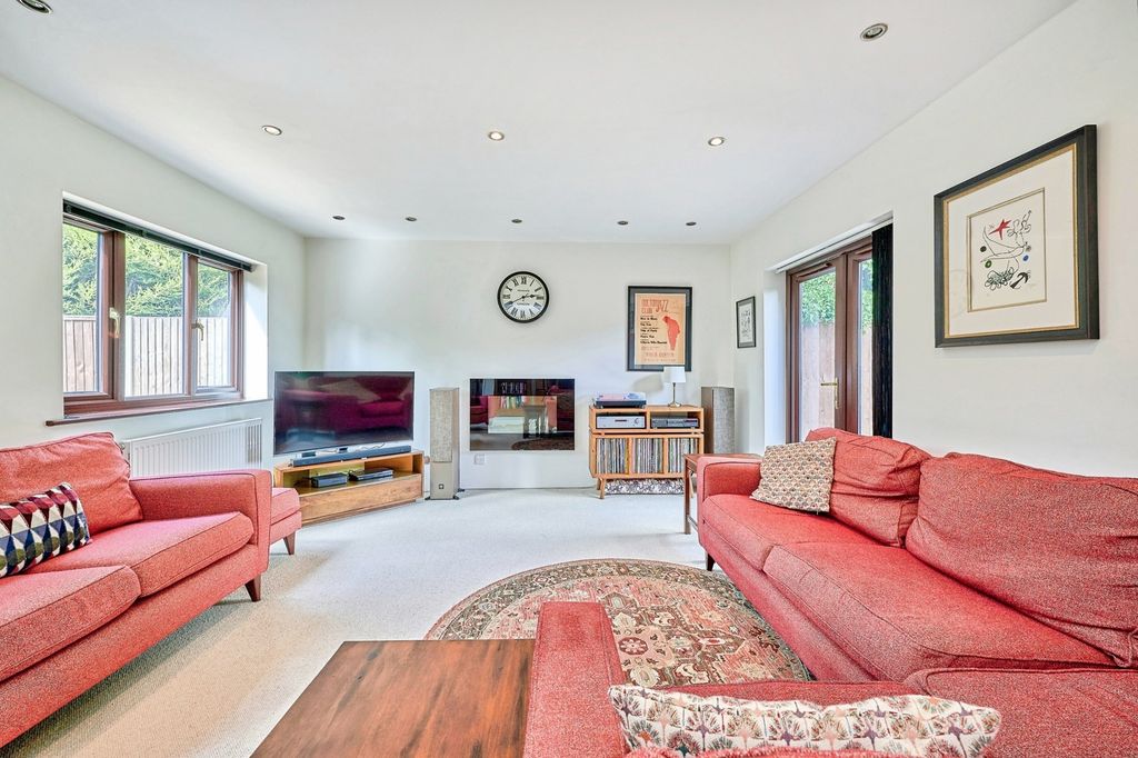 Property photo 3 of 26 Pbox-Img.Jpg