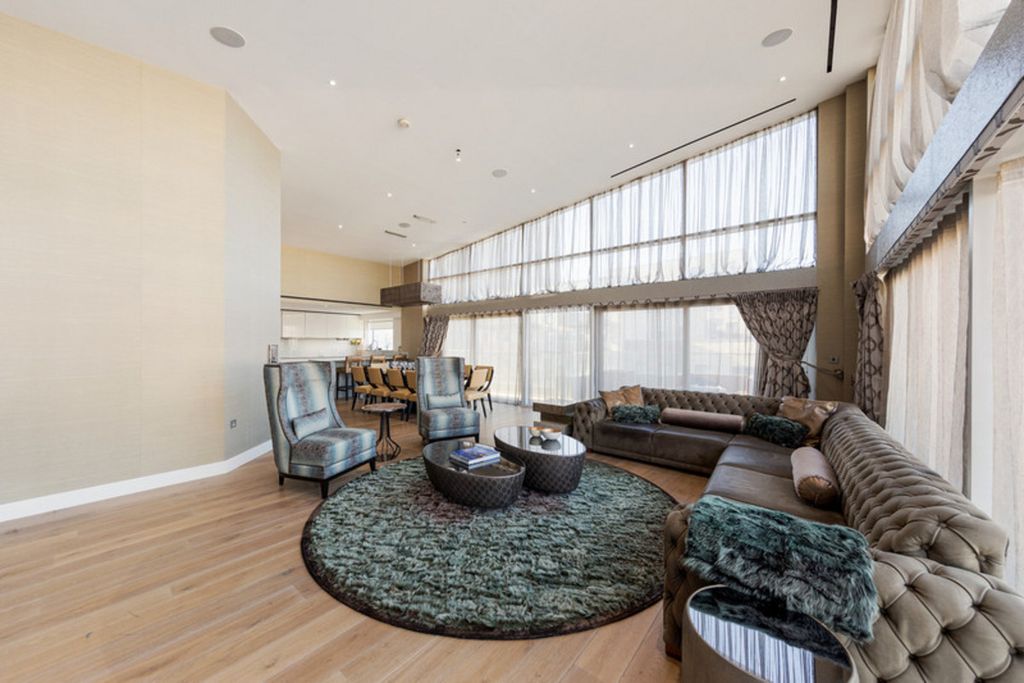 Property photo 2 of 20