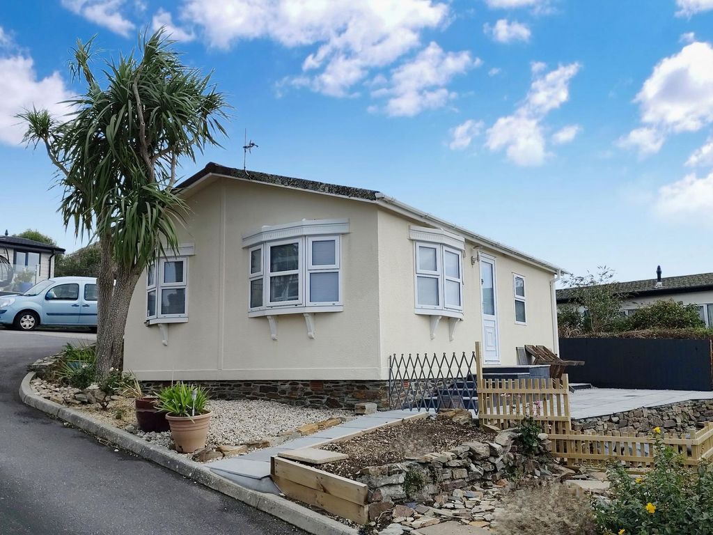 Property photo 1 of 17 External