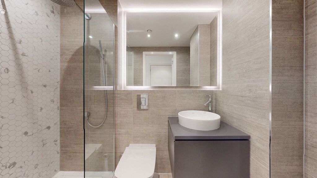 Property photo 3 of 11 Bathroom