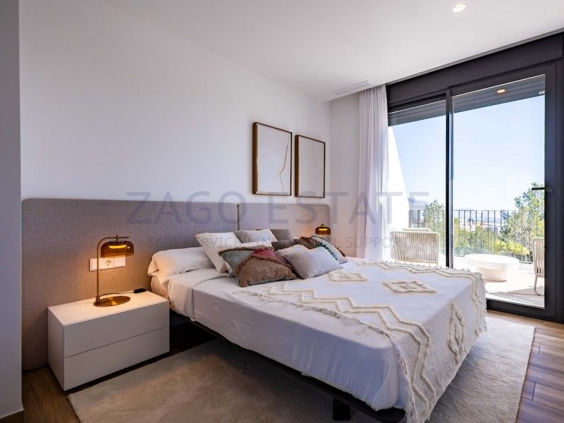 Property photo 2 of 35