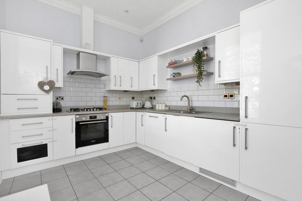 Property photo 2 of 23