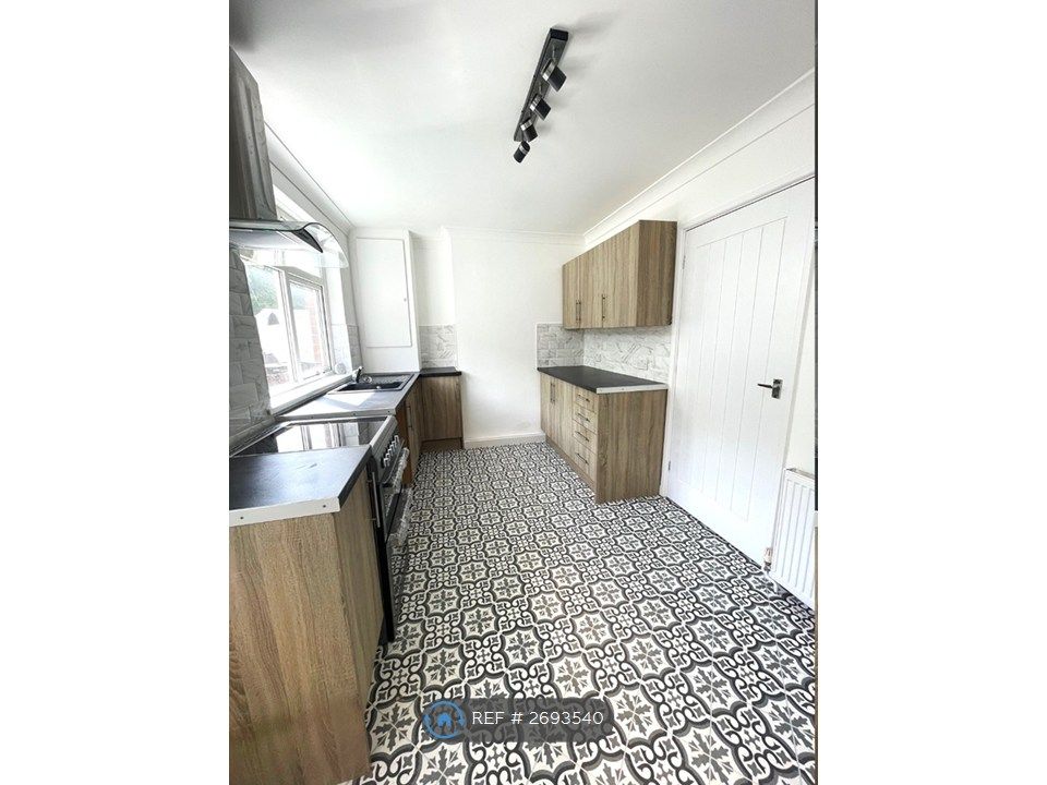 Property photo 2 of 10 Kitchen