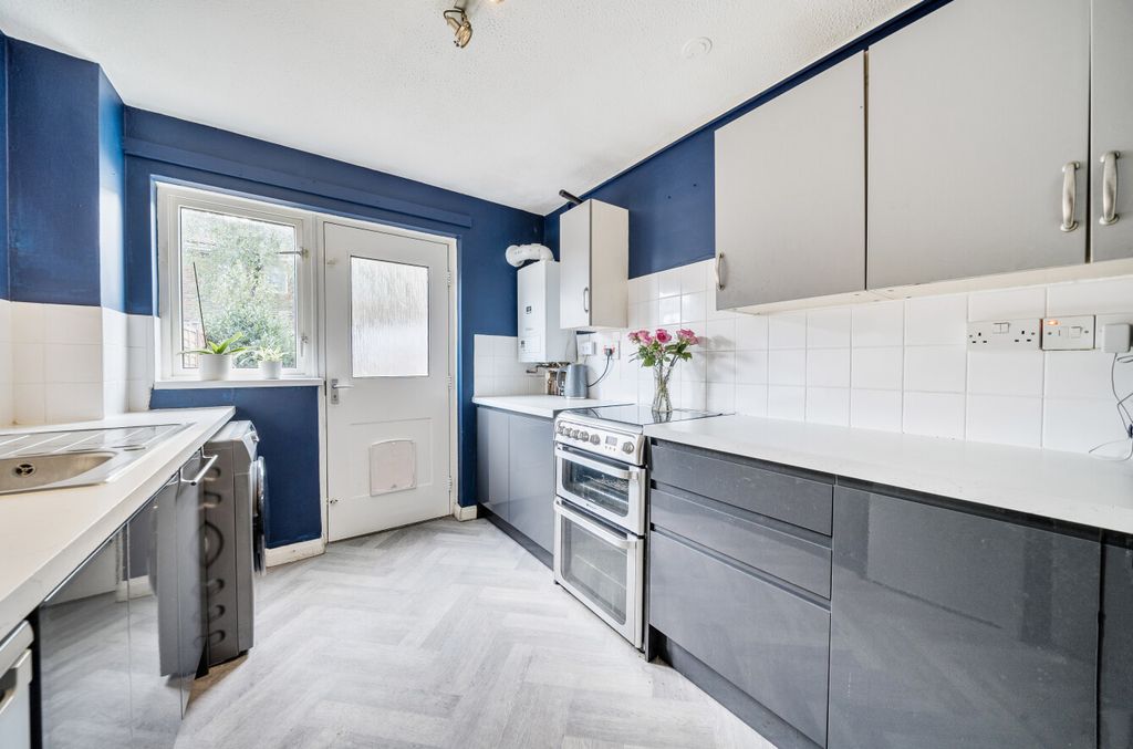 Property photo 2 of 15 1349485-18-68Be9F...