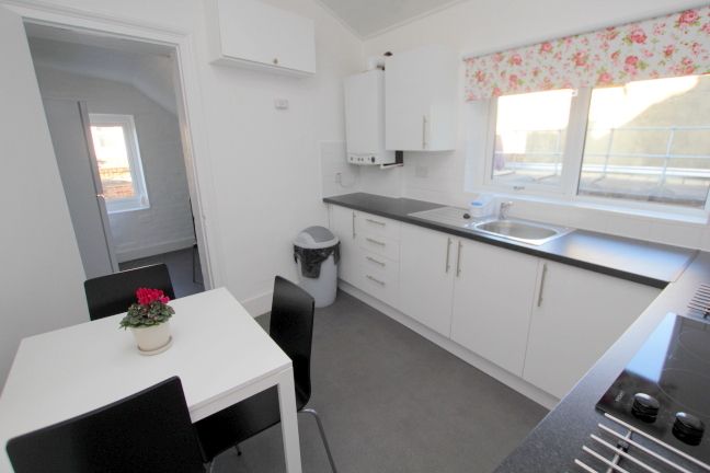 Property photo 1 of 14 591A Lea Bridge Road