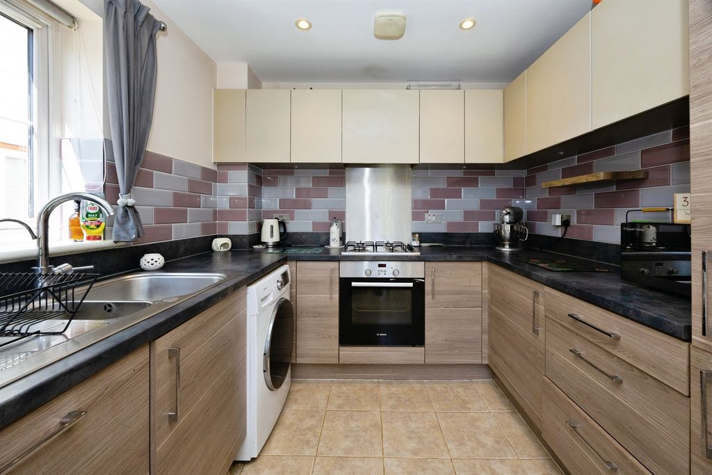 Property photo 2 of 12