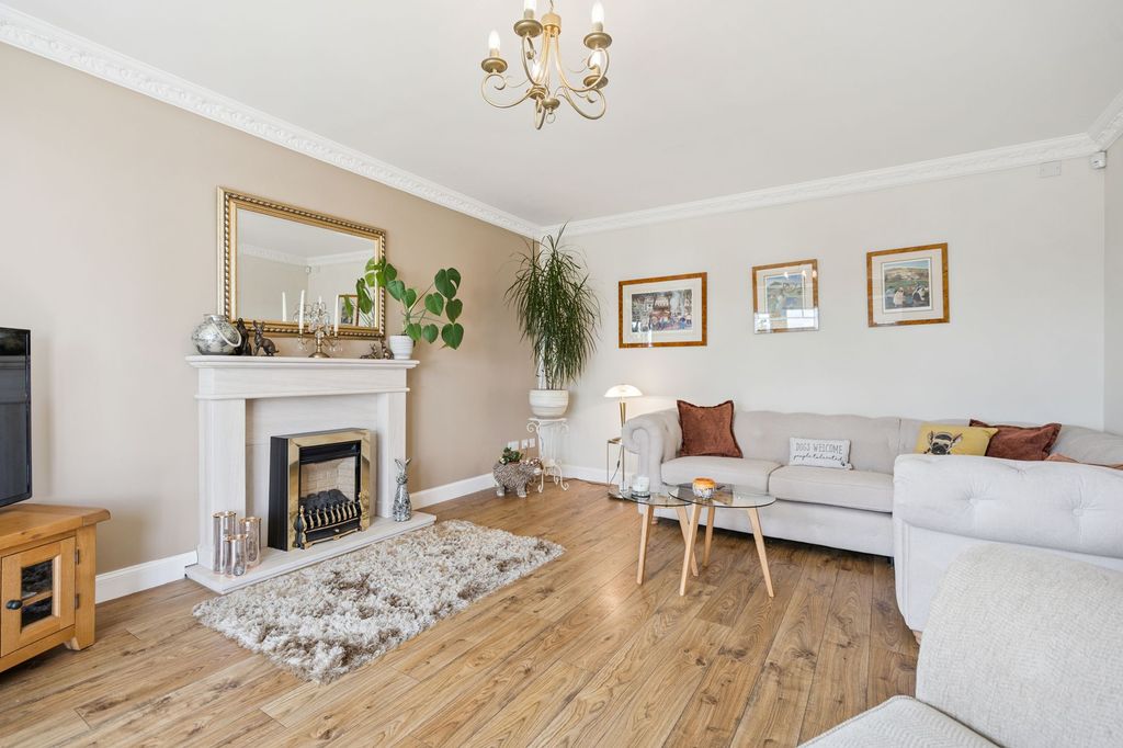 Property photo 3 of 28