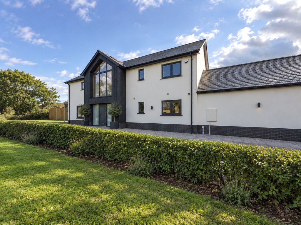 Property photo 1 of 47 Picture No. 04