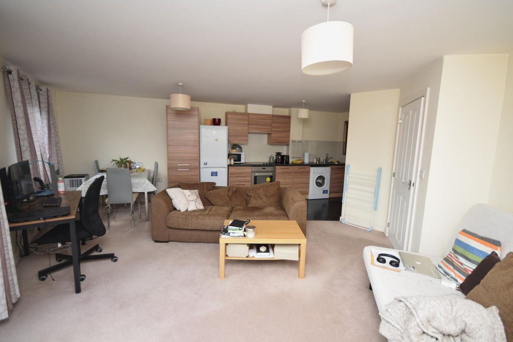 Property photo 3 of 7 Lounge